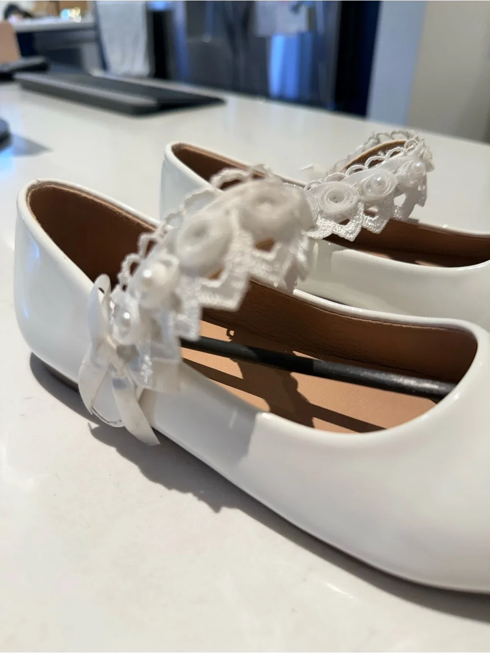 Tulleen Girls' White Patent Mary Jane Shoes with Lace Strap